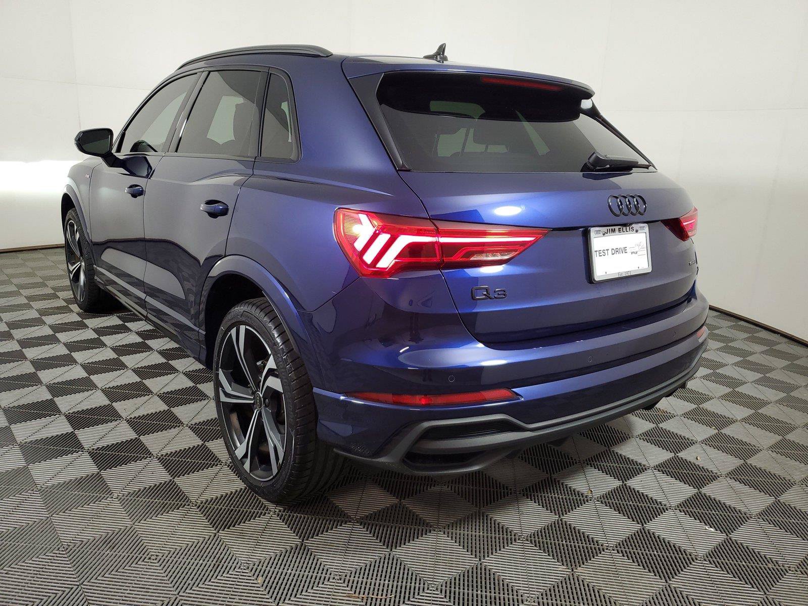 Used 2024 Audi Q3 2.0T Premium Plus w/ Premium Plus Package AWD/4WD image 4