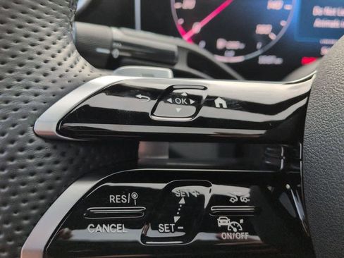 Used 2025 Mercedes-Benz GLC 300 4MATIC image 25