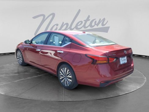 Used 2025 Nissan Altima 2.5 SV FWD image 6