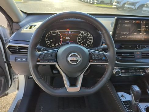 Used 2024 Nissan Altima 2.0 SR FWD image 26