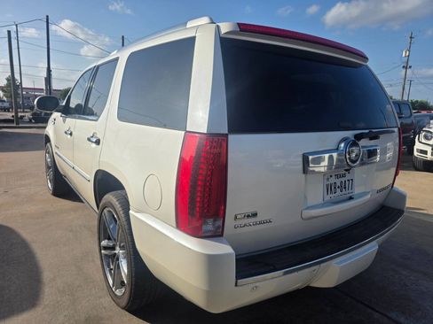 Used 2012 Cadillac Escalade Platinum RWD image 6