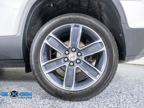 Used 2020 GMC Acadia SLT w/ LPO, Cargo Package AWD/4WD image 51