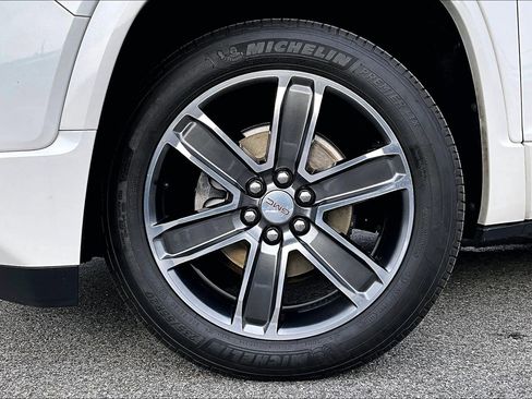 Used 2019 GMC Acadia Denali w/ Technology Package image 9