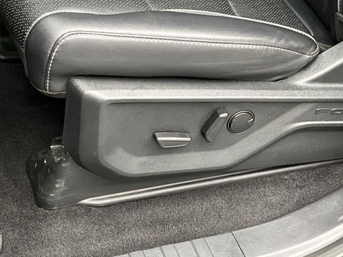 Used 2025 Ford F150 Lariat AWD/4WD image 12