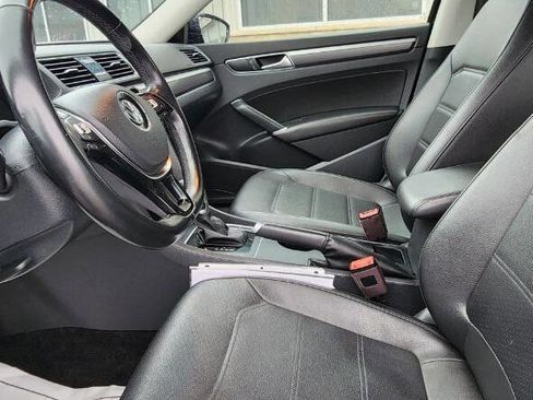 Used 2018 Volkswagen Passat 2.0T R-Line image 19