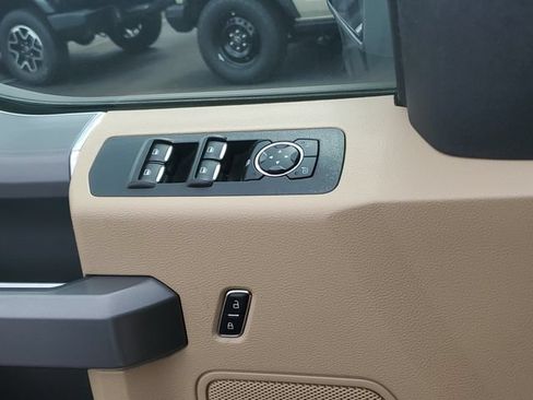 Used 2018 Ford F150 XLT w/ Equipment Group 302A Luxury AWD/4WD image 21