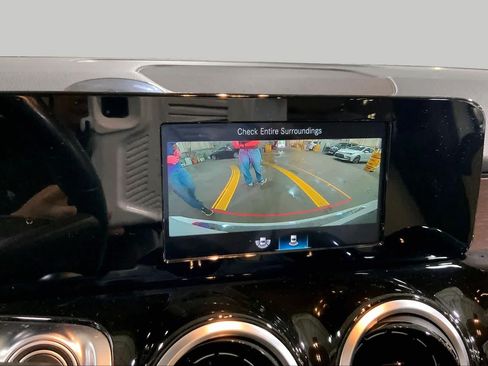 Used 2020 Mercedes-Benz GLB 250 4MATIC image 26