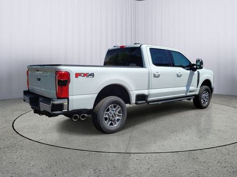 Used 2025 Ford F250 Lariat w/ FX4 Off-Road Package AWD/4WD image 3