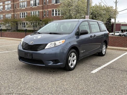 Used 2017 Toyota Sienna L FWD image 4
