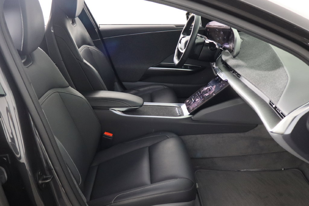 Used 2024 Lucid Air Pure RWD image 17