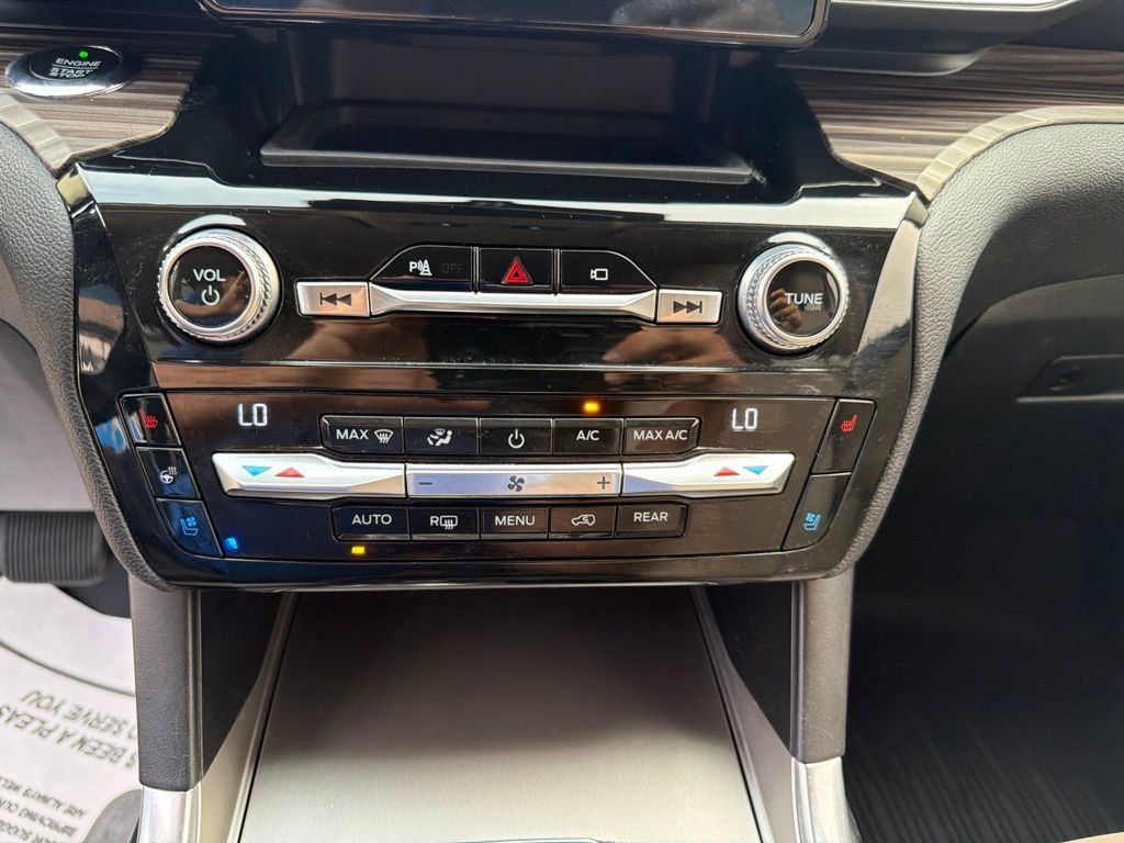 Used 2021 Ford Explorer Limited w/ Equipment Group 301A AWD/4WD image 24