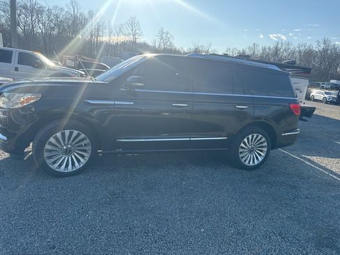 Used 2019 Lincoln Navigator Reserve image 4