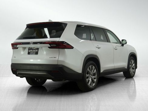 Used 2025 Toyota Grand Highlander AWD image 5