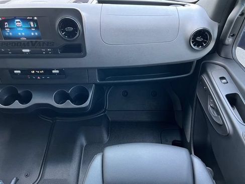 Used 2022 Mercedes-Benz Sprinter 2500 image 36