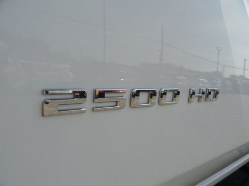 Used 2022 Chevrolet Silverado 2500 Custom AWD/4WD image 7