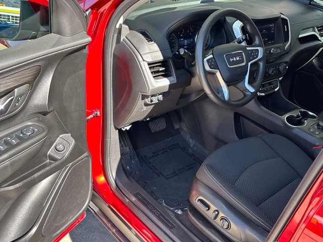 Used 2024 GMC Terrain SLE w/ Driver Convenience Package FWD image 12
