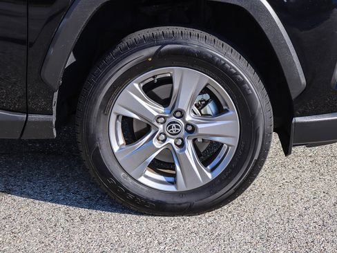 Used 2025 Toyota RAV4 XLE image 12