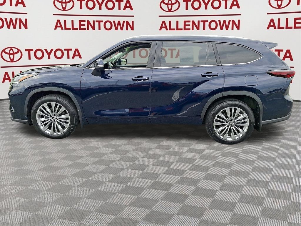 Used 2025 Toyota Highlander Platinum AWD/4WD image 4