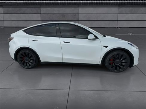 Used 2023 Tesla Model Y Performance image 9