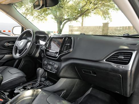 Used 2021 Jeep Cherokee Limited w/ Mopar Interior Package image 24