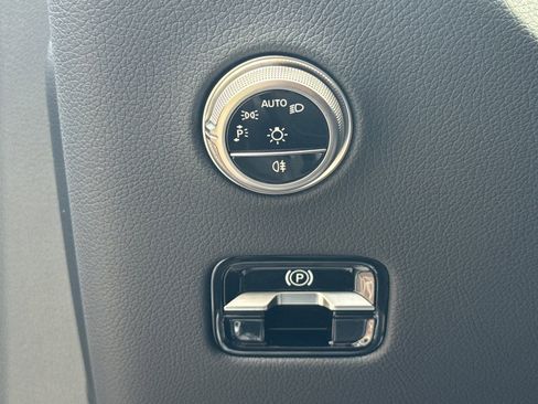 Certified 2025 Mercedes-Benz GLC 300 image 31