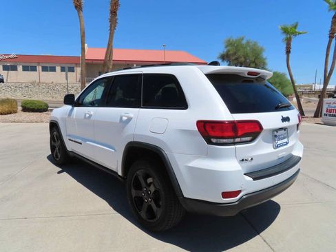 Used 2018 Jeep Grand Cherokee Laredo AWD/4WD image 5