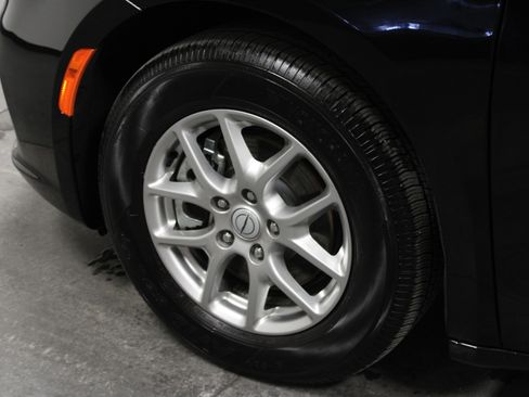 Used 2025 Chrysler Pacifica Select image 10