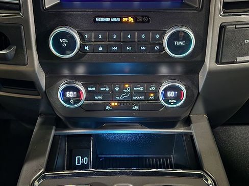 Used 2021 Ford Expedition Max XLT image 40