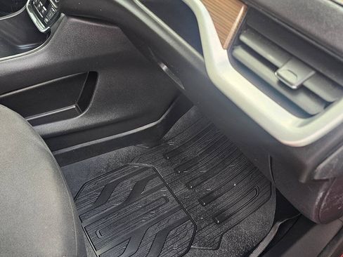 Used 2018 GMC Terrain SLE w/ Driver Convenience Package FWD image 9