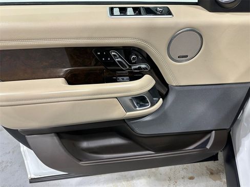 Used 2020 Land Rover Range Rover HSE image 18