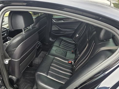 Used 2018 BMW M550i xDrive w/ Driving Assistance Package image 9