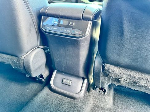 Used 2021 Toyota Highlander XLE FWD image 15