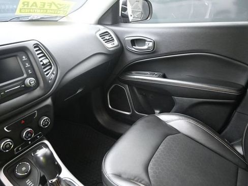 Used 2018 Jeep Compass Latitude w/ Cold Weather Group AWD/4WD image 26