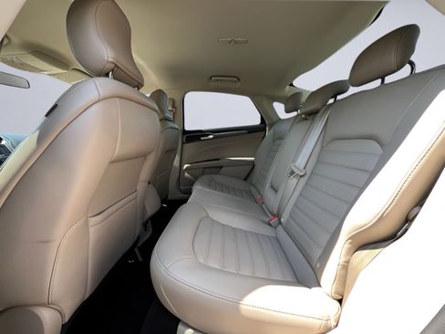 Used 2017 Ford Fusion SE FWD image 14