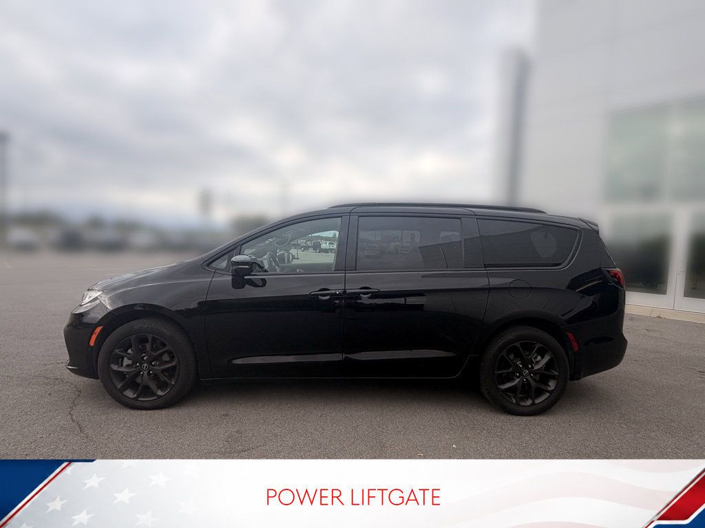 Used 2025 Chrysler Pacifica Limited AWD/4WD image 9