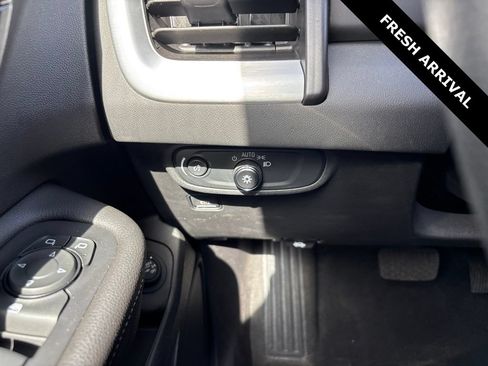 Used 2024 GMC Terrain SLE w/ Driver Convenience Package FWD image 14