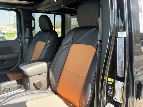 Used 2024 Jeep Wrangler Sahara image 16