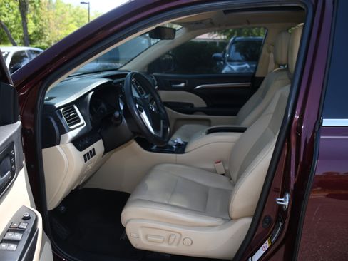 Used 2019 Toyota Highlander Limited Platinum image 8