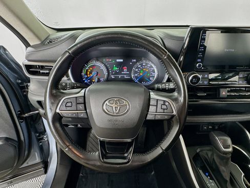 Certified 2021 Toyota Highlander XLE AWD/4WD image 13