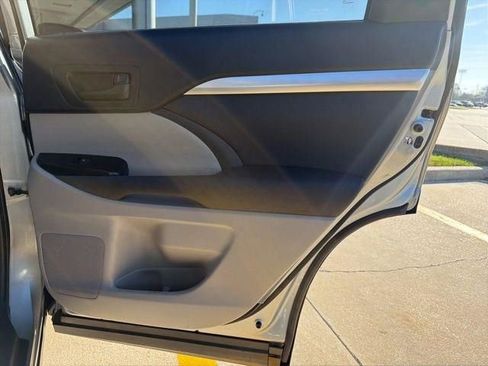 Used 2019 Toyota Highlander LE image 35