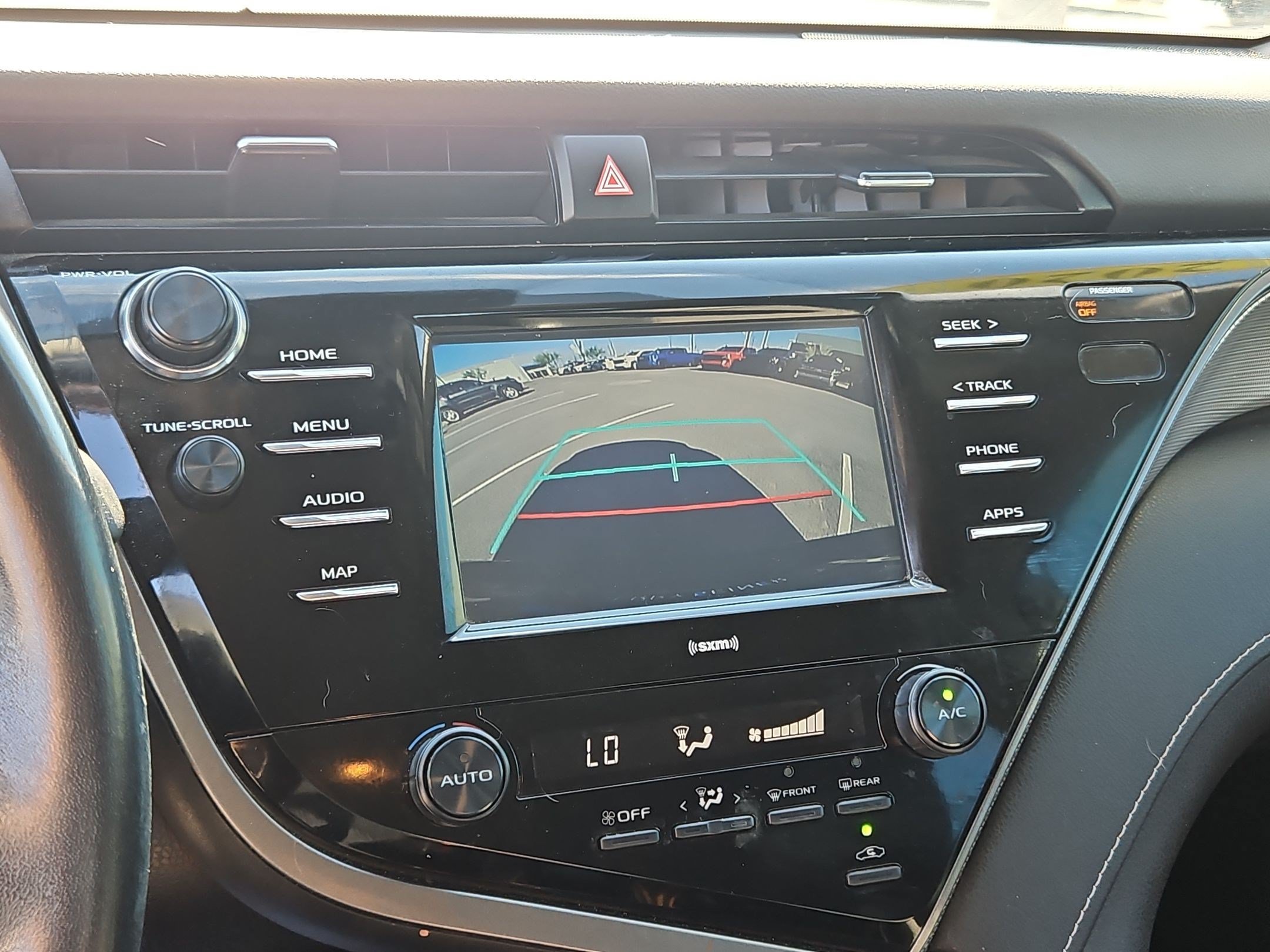 Used 2020 Toyota Camry SE FWD image 18