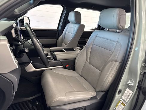 Used 2025 Toyota Tundra Limited AWD/4WD image 15