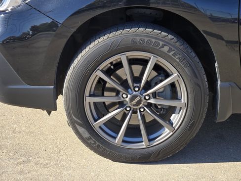 Used 2018 Subaru Outback 3.6R Touring image 16