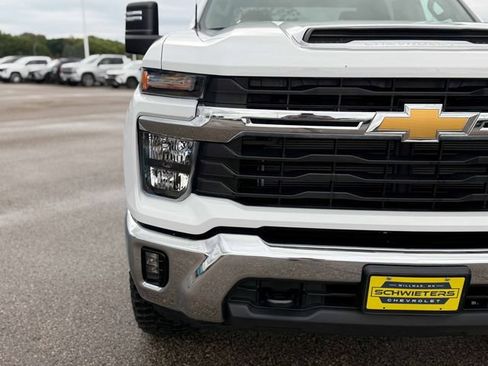 Used 2025 Chevrolet Silverado 2500 LT w/ Convenience Package AWD/4WD image 3
