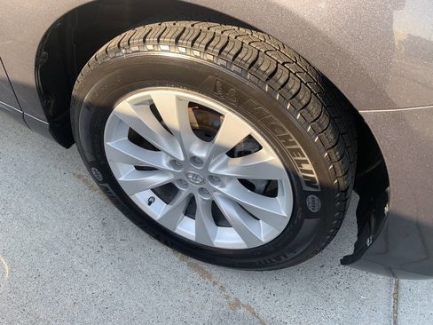 Used 2014 Toyota Venza LE image 8