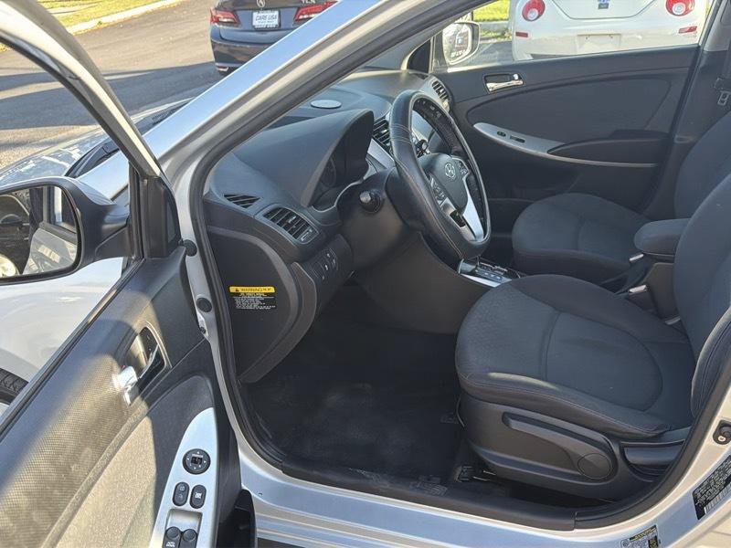 Used 2012 Hyundai Accent SE FWD image 12
