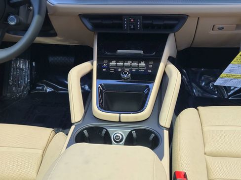 New 2025 Porsche Cayenne image 19