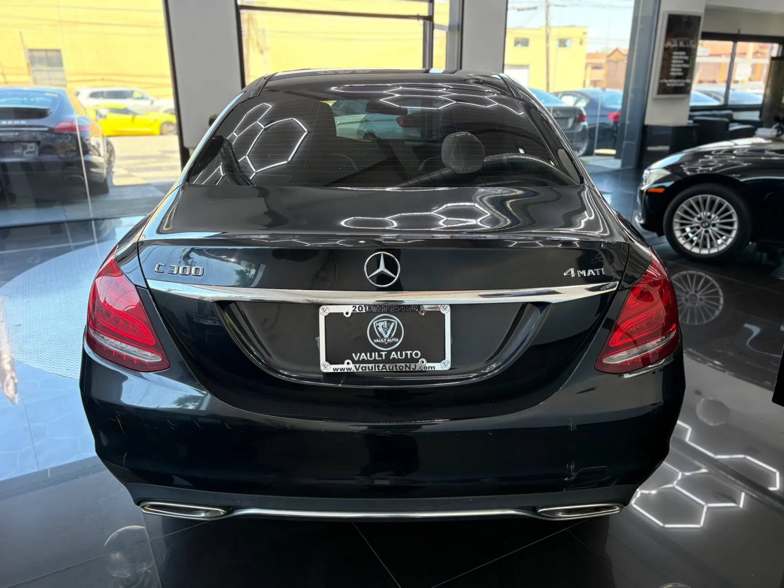 Used 2015 Mercedes-Benz C 300 4MATIC Sedan image 4