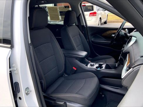 Used 2020 GMC Terrain SLE w/ Driver Convenience Package image 9