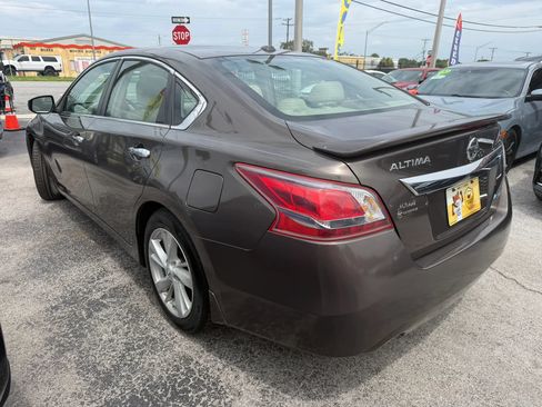 Used 2013 Nissan Altima 2.5 SL w/ 2.5 Moonroof Pkg FWD image 6